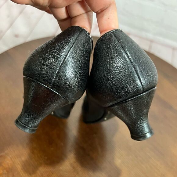 6.5 AA Saks fifth avenue Fenton last vintage kitten heel pumps in black. EUC - Picture 2 of 8